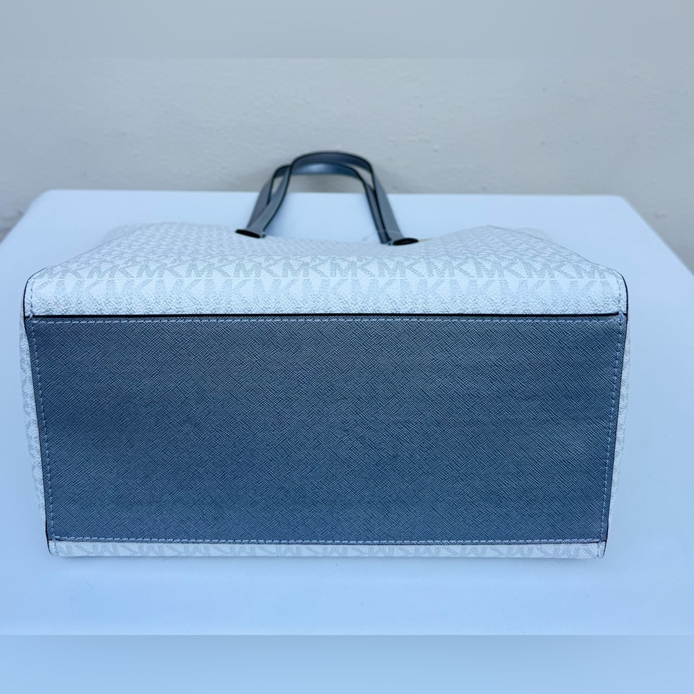 Michael Kors Vincent Signature Monogram Tote with Card Holder Charm 👜🔥 - Picture 14 of 16